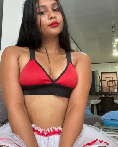 Emelyn Hot
