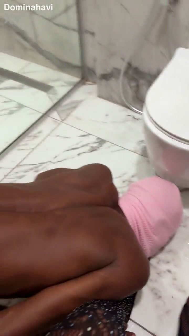 AFRICAN FEMDOM FOOTFETISH DOMINATION