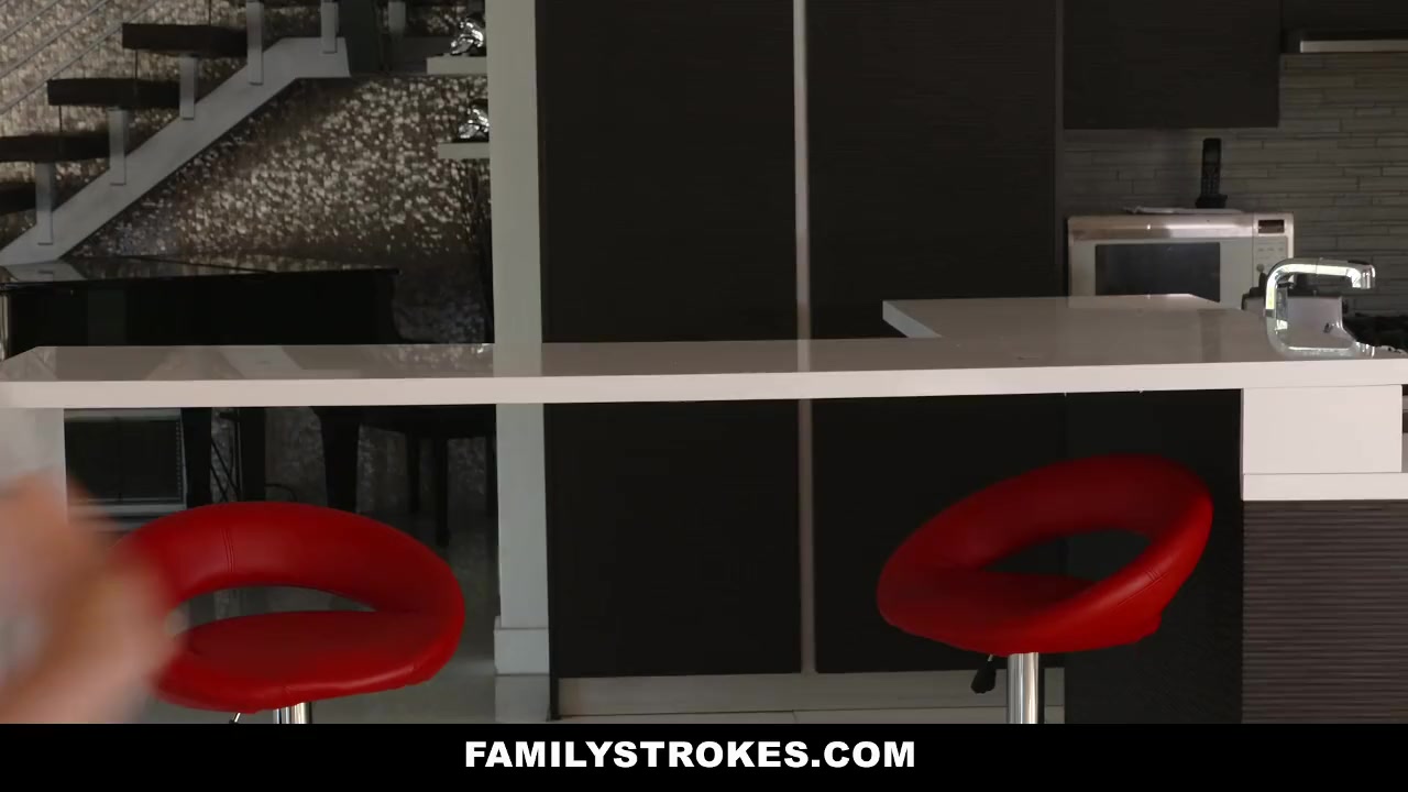 🔥FamilyStrokes - Scavenger Hunt With stepsis turns sexual