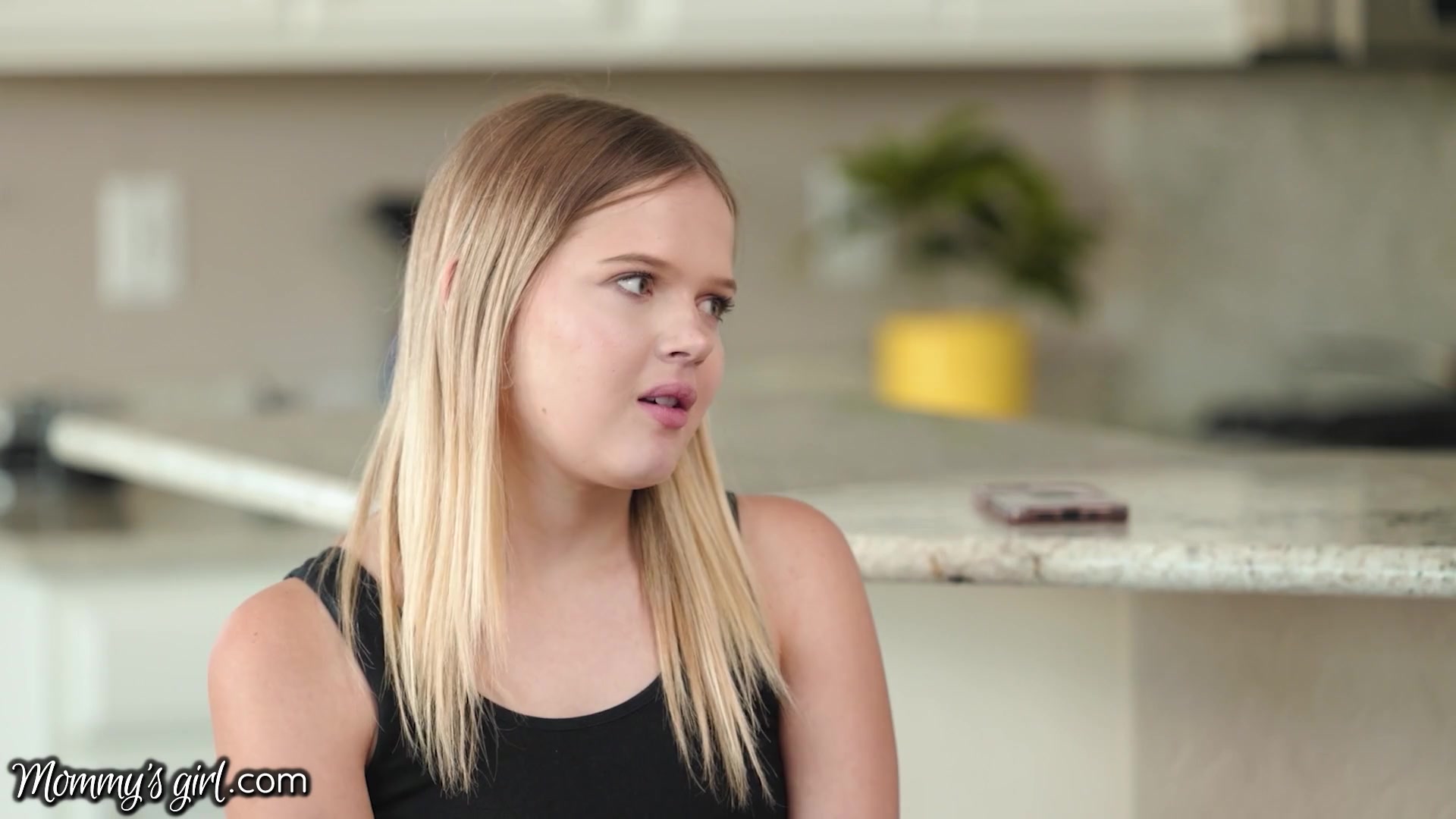 MOMMY'S GIRL - Kit Mercer Resolves Coco Lovelock's Dentist Fear By Eating Her Pussy On Her New Couch