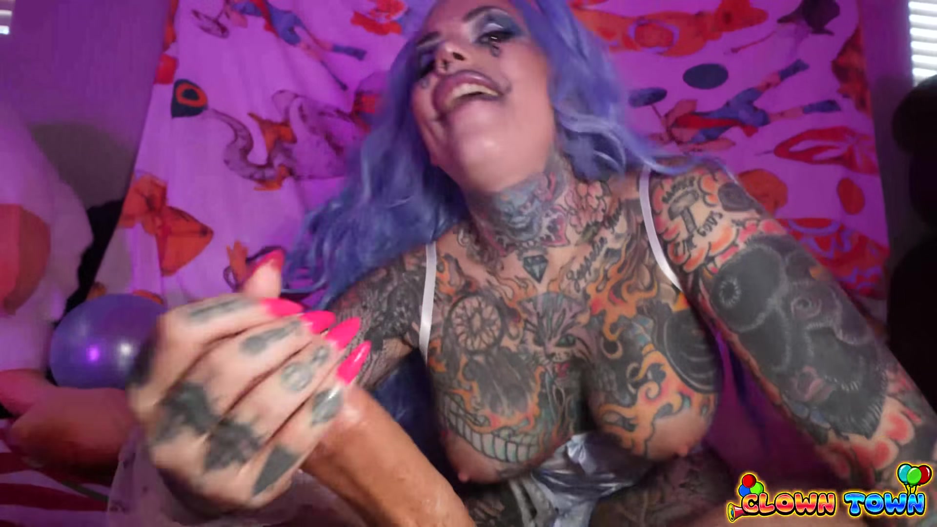 Clown Town Ep.4: Hottie Tiger Lilly Gets Creampied and Came in