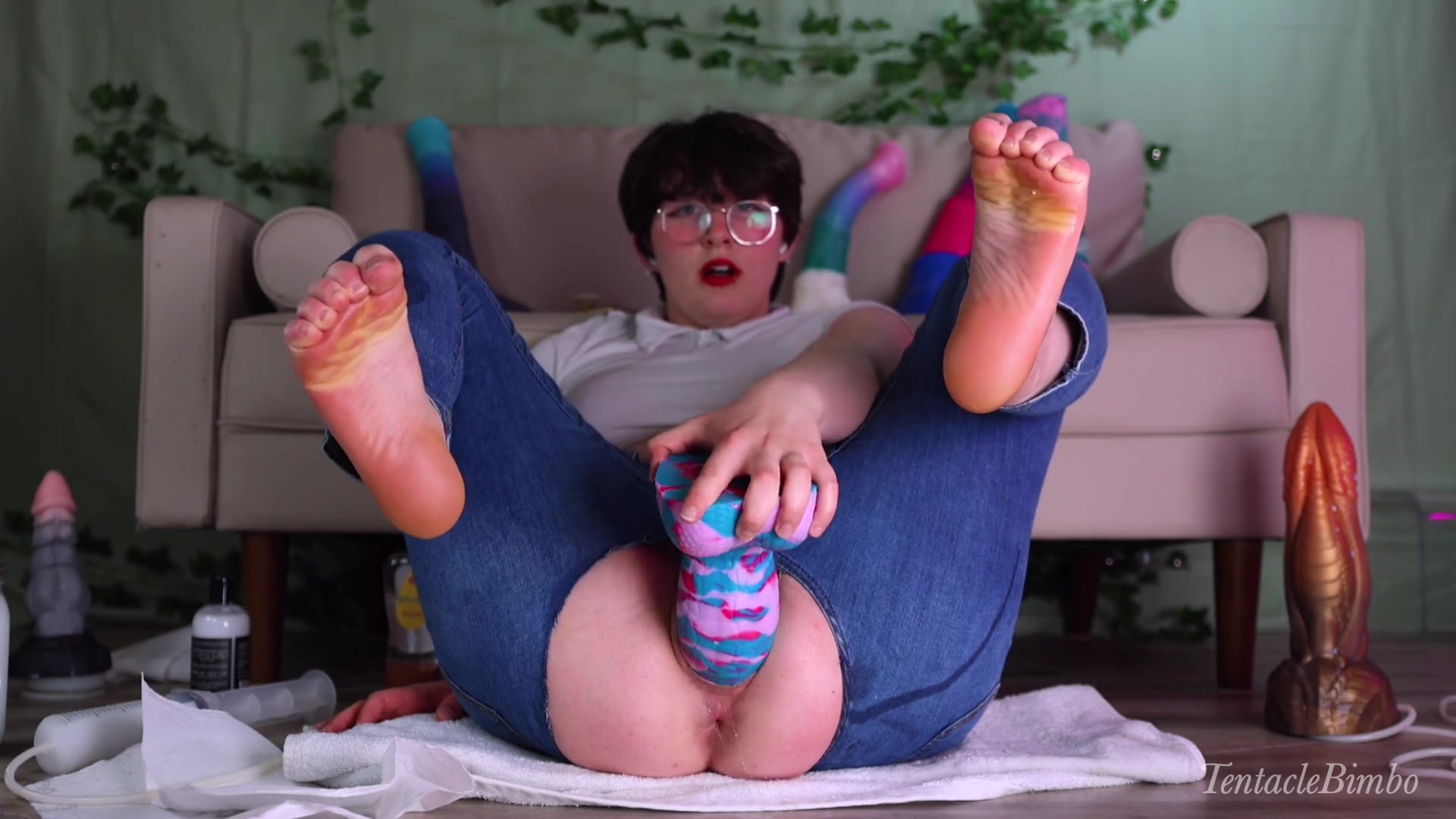 Goth FILLED with 10 CREAMPIES from BAD DRAGON DILDOS
