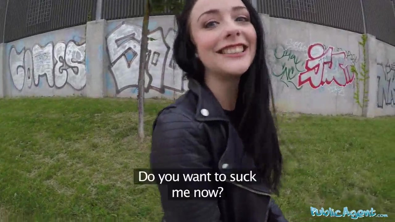 Public Agent Alessa Savage Gets Creampied Outdoors