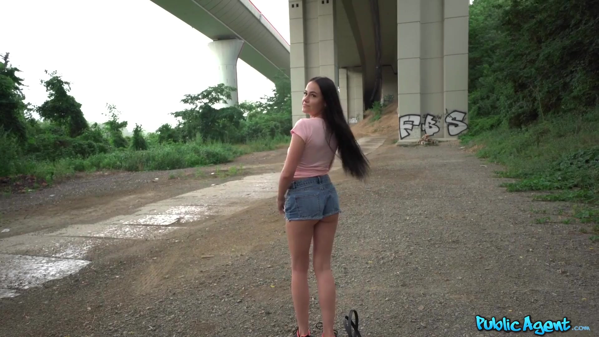 I found this Amateur girl - will she or won't she?
