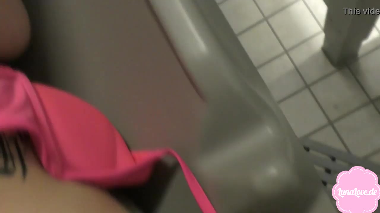 Brash public fuck in the swimming pool!