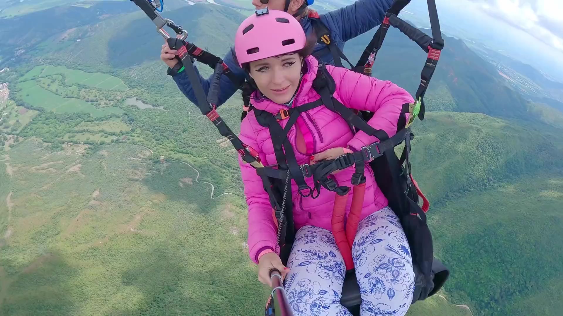 SQUIRTING while PARAGLIDING in 2200 m above the sea ( 7000 feet )