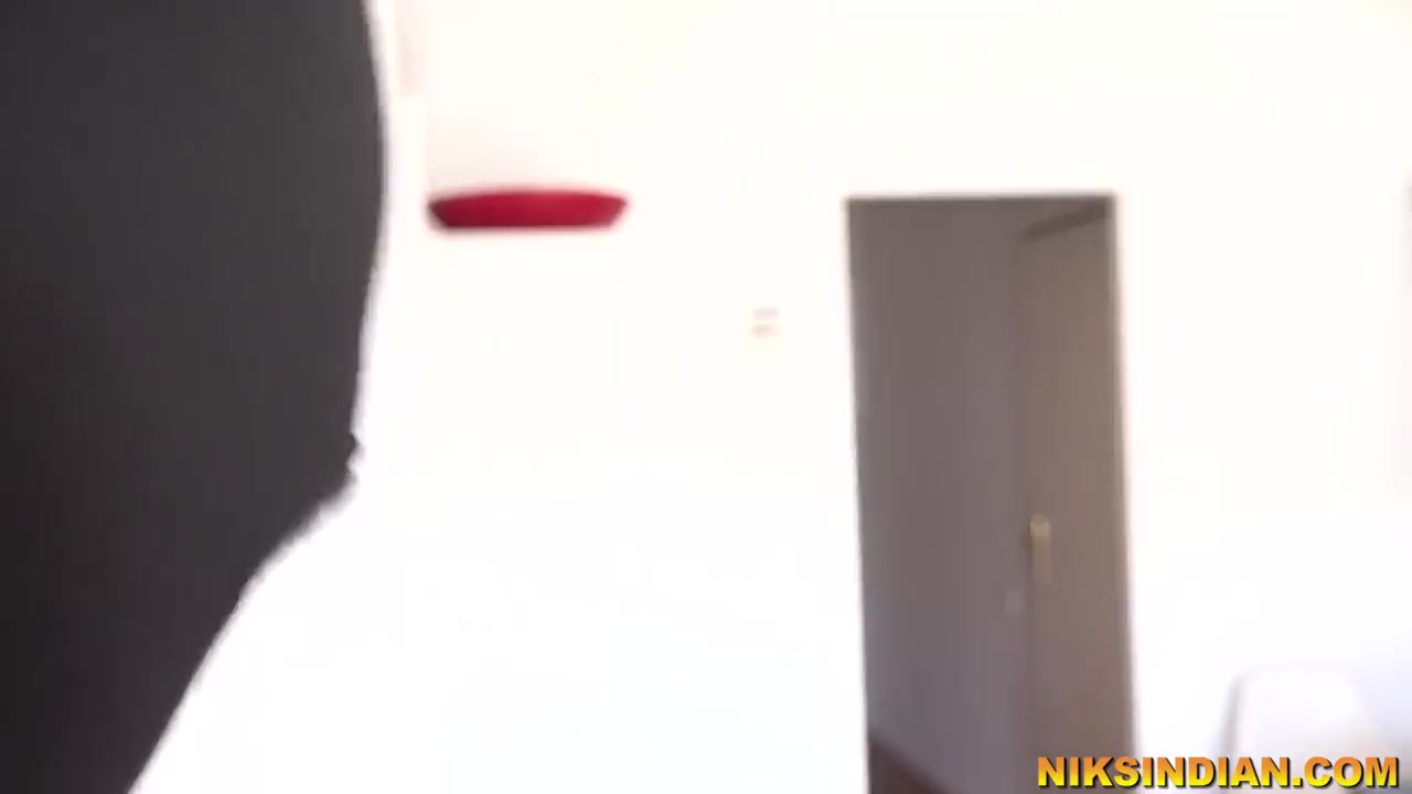 Police wali ne chor ko apne boobs se dhoodh pilaya aur choda