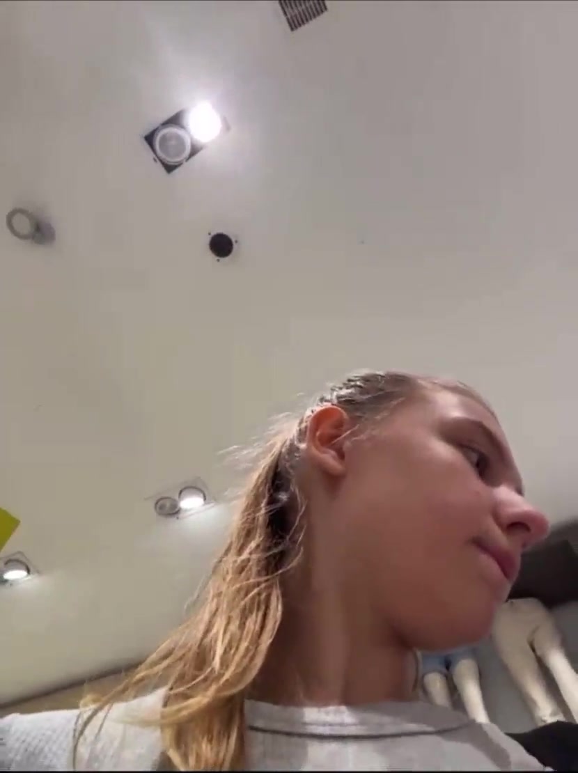 Crazy fingering in the public